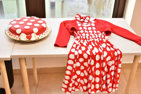 Pastel Rojo Vestido Rojo —  Fotos de Stock