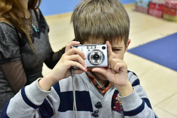 Little Boy Camera Taking Photo Woman Long Hair Background — Stockfoto