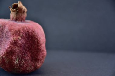  Siyah arkaplanda nar