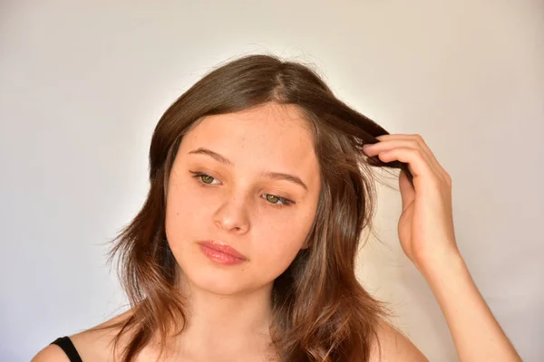 Retrato Una Chica Sobre Fondo Blanco —  Fotos de Stock