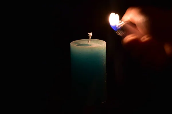 Vela Encendedor Sobre Fondo Negro — Foto de Stock