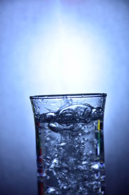 Bardaktaki su damlaları