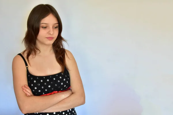 Ritratto Una Ragazza Sullo Sfondo Bianco — Foto Stock