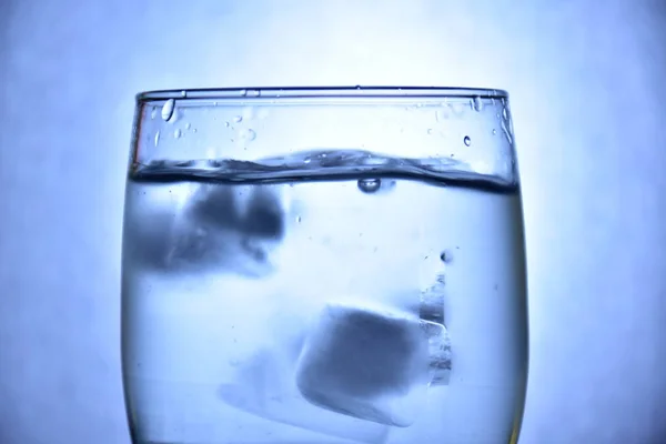 ガラスに水を垂らし — ストック写真