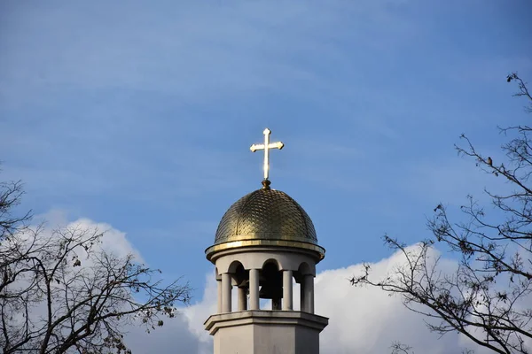 Cúpula Cruz Contra Cielo —  Fotos de Stock