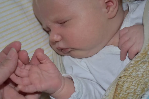 Pasgeboren Baby Een Witte Achtergrond — Stockfoto