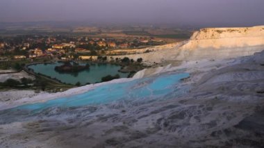 Pamukkale, Denizli ili güneybatı Türkiye'de, Dawn Timelapse doğal sit.