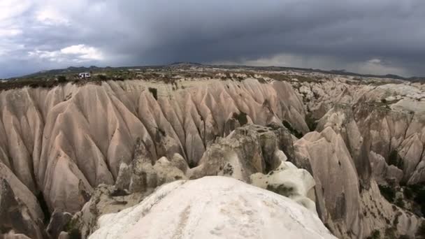 POV filmado caminhadas através de Rose Valley e White Valley na Capadócia . — Vídeo de Stock