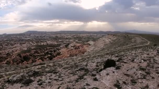 POV Shot túrázás keresztül Rose-völgy és a fehér-völgy Cappadocia. — Stock videók