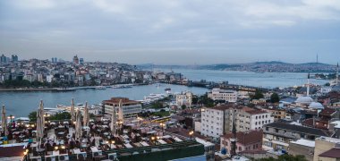 Istanbul'da Boğaz'ın kanalında güzel manzara