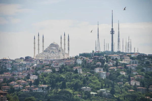 İstanbul 'daki Boğaz Kıyısının Güzel Manzarası — Stok fotoğraf