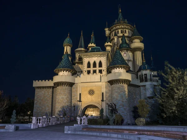 Sazova nebo věda umění a kultura Park view v Eskisehir. Eskisehir je moderní město, v centru Anatolii. — Stock fotografie