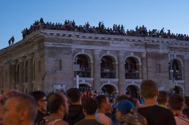 Kiev, Ukrayna - 26 Mayıs 2018: İnsanlar ve futbol fanlar ana Fan Kiev bölgesinde. Final Uefa Şampiyonlar Ligi. Liverpool vs Real Madrid Ukrayna