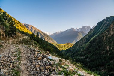 Güneşli bir gün, güzel manzara Kafkasya dağ. Elbrus bölgesi, Kuzey Kafkasya, Rusya Federasyonu