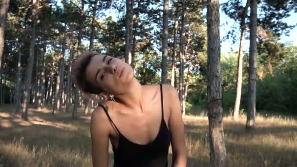 Young Pretty Punk Girl in Black Top with Pink Hair Shows Cute Kitty and say Meow in Pine Forest at Sunset Time — Stok Video