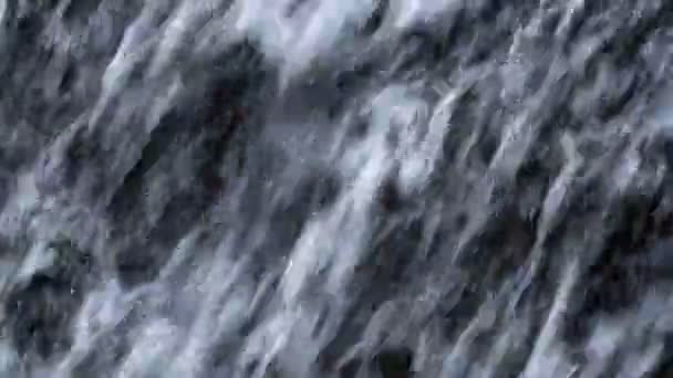 クローズ ショット水翼列流れの岩でアップ — ストック動画
