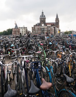 Bisiklet Hollanda Amsterdam şehrinde büyük Park.