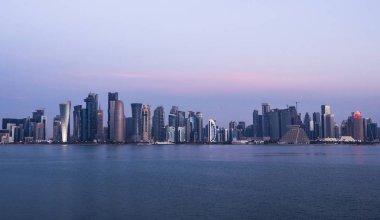 Sabah Twilight Doha manzarası görüntüleyin. Katar, Orta Doğu