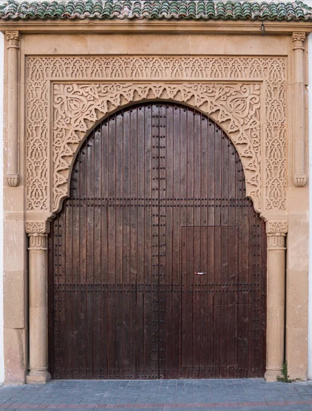 Essaouira Şehir, Fas Caddesi'ndeki eski büyük bir ahşap tarihi kapısı