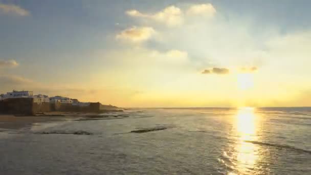 Timelapse Coucher de soleil dans la petite ville d'Asilah sur l'océan Atlantique, Maroc — Video