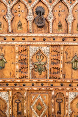 Essaouira, Fas siyah demir kapı knocker ile ahşap kapı parçası