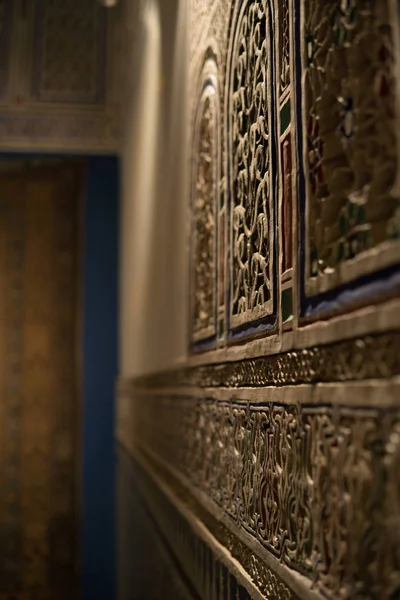 Μαροκινή αρχιτεκτονική παραδοσιακό αραβικό σχεδιασμό-πλούσιο Ριάντ Dar Si είπε εσωτερικό μωσαϊκό — Φωτογραφία Αρχείου