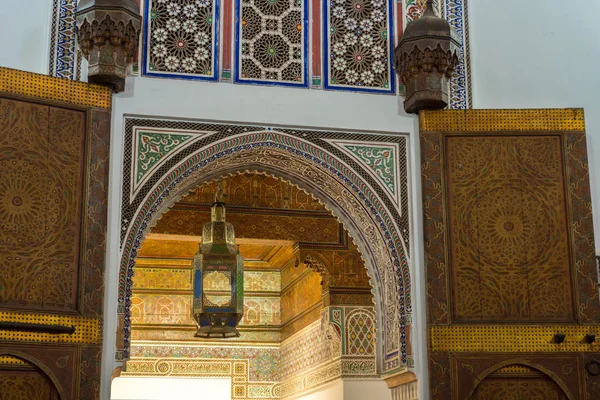 MARRAKESH, MOROCCO - JAN 20: Moroccan architecture traditional arabian design - Rich Riyad Dar Si Said mosaic interior — Stock Photo, Image