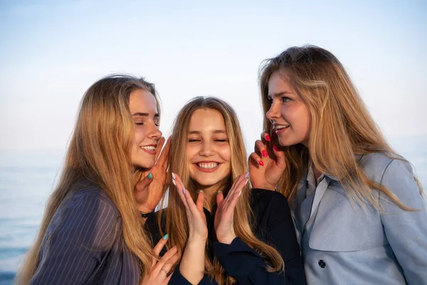 Three Beautiful teenage friends Girls Having fun near the sea — Stock Photo, Image