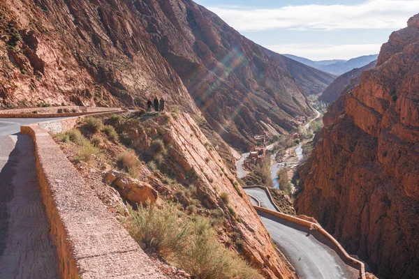 Estrada pitoresca Serpentine montanha em Gorges Dades em Atlas alto, Marrocos — Fotografia de Stock