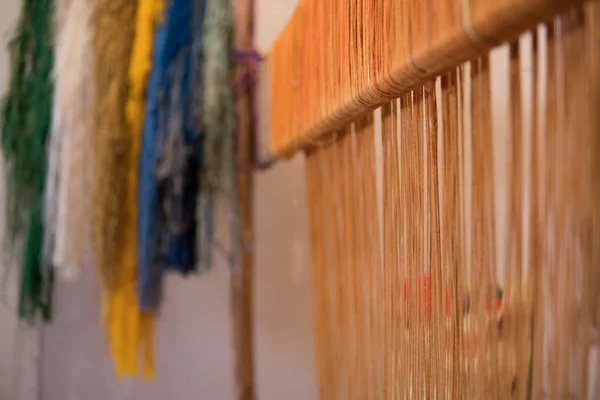 Old style tool for weaving a carpet with traditional techniques on a loom, in the privat family manufacture in Atlas mountains in Tinghir, Morocco — Stock Photo, Image