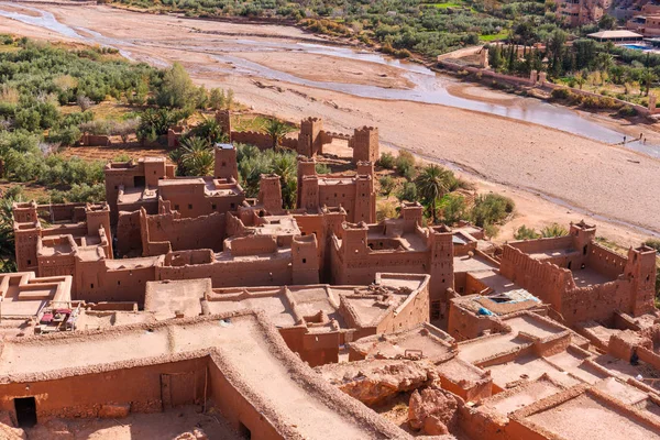 The fortified town of Ait ben Haddou near Ouarzazate on the edge of the sahara desert in Morocco. Atlas mountains. Used in many films such as Lawrence of Arabia, Gladiator — Stock Photo, Image