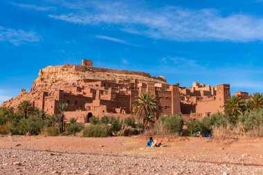 Fas'ta sahra çölü kenarında Ouarzazate yakınlarındaki Ait ben Haddou müstahkem kasaba. Atlas dağları. Arabistanlı Lawrence, Gladyatör gibi birçok filmde kullanılır.