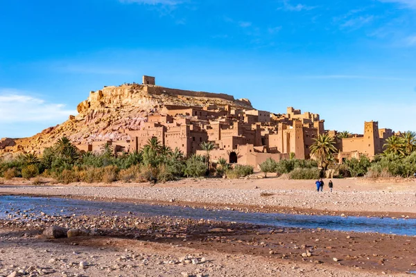 The fortified town of Ait ben Haddou near Ouarzazate on the edge of the sahara desert in Morocco. Atlas mountains. Used in many films such as Lawrence of Arabia, Gladiator — Stock Photo, Image
