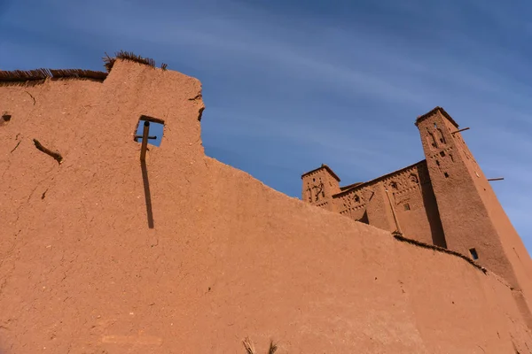 Τείχος στην οχυρωμένη πόλη Ait ben Haddou κοντά στο Ouarzazate στην άκρη της ερήμου Sahara στο Μαρόκο. Άτλαντα — Φωτογραφία Αρχείου