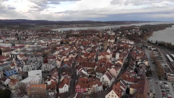 Radolfzell Güney Almanya 'nın Bodensee kıyısındaki İsviçre sınırı yakınlarındaki Konstanz Gölü' nün hava görüntüsü. — Stok video