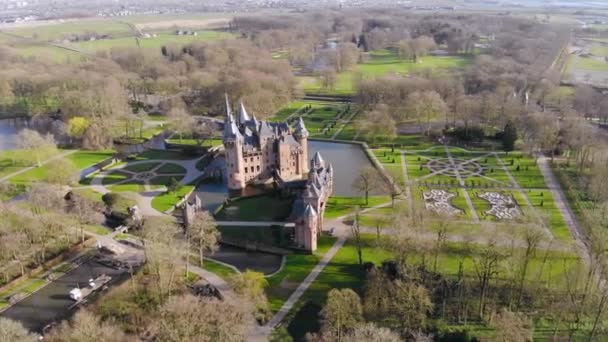 Flygfoto Flyby vy över De Haar slott, Nederländerna — Stockvideo