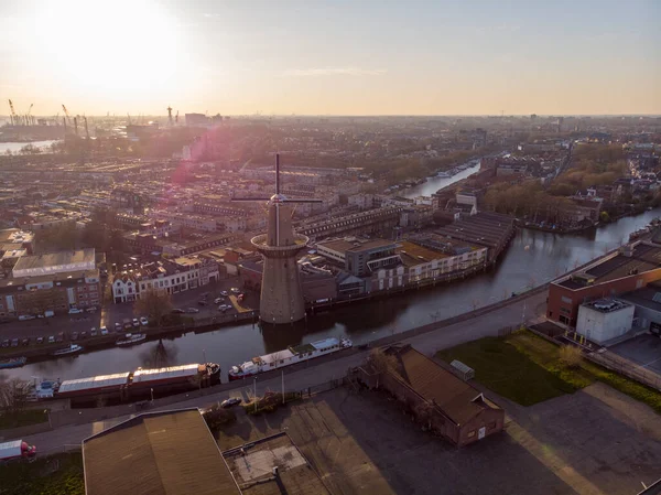 Luchtfoto van Schiedam bij de Rotterdam. Kleine havenstad in Noord-Holland — Stockfoto