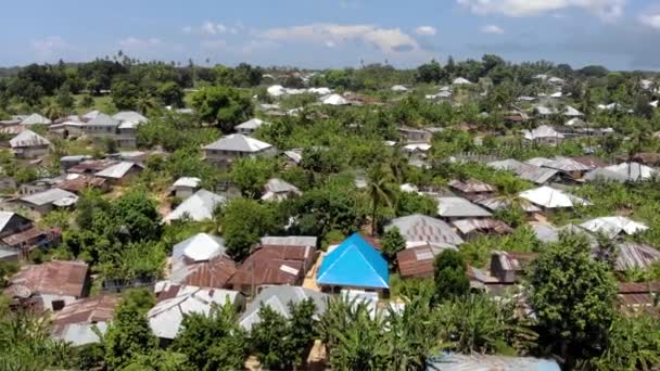 Luchtfoto van Wete stad op het eiland Pemba, Zanzibar archipel. — Stockvideo