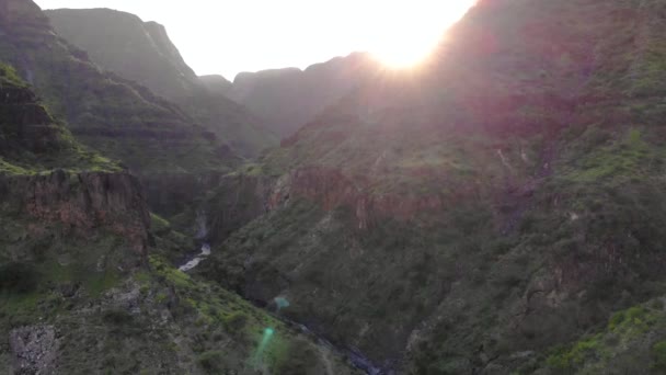 Flying Through the Gorge in Great Rift Valley in East Africa. Kenya and Tanzania Big Mountain Chain Mountain Landscape — Stock Video
