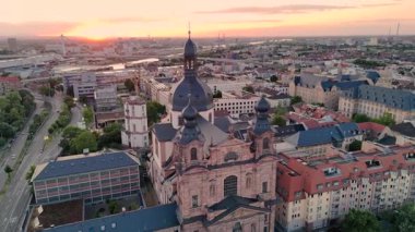 Mannheim ve Christuskirche 'in Alman mimarisini gösteren hava aracı görüntüleri. Mannheim, Almanya. Yüksek kalite 4k görüntü