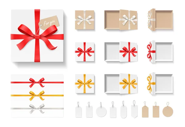方形礼品盒设置 银色弓结 牛皮纸球和树挂标签 雪花图案纸 圣诞快乐文本 新年快乐套餐 向量例证 顶部视图 — 图库矢量图片
