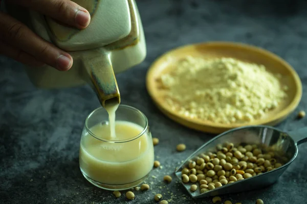 Hand Holding Kettle Pour Soy Milk Glass Soybean Powder Crushed — Stock Photo, Image