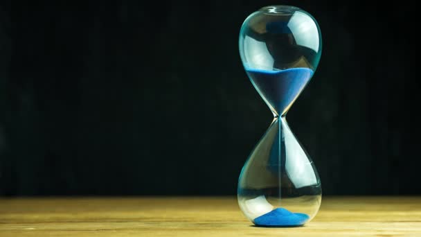 Time Lapse Horloge Sable Sur Table Bois Fond Noir Copiez — Video