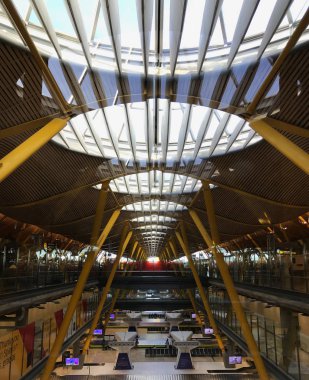 Madrid Havalimanı Barajas mimari desen yinelenen öğelerin görünümünü.