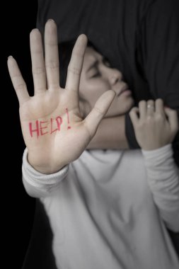 Asyalı kadın tarafından bilinmeyen bir adamın yardım kelime onun avuç içinde gösterilen süre kısık  