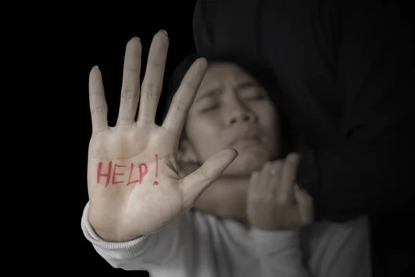 Desperate Woman Showing Help Word Her Palm While Being Strangled — Stock Photo, Image