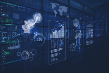 Sanal ekrandaki düğmeleri dokunmadan süre sanal gerçeklik gözlüklü kadın girişimci resmini