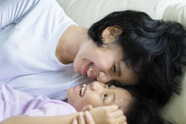 Picture Young Woman Playing Her Daughter While Laughing Together Couch — Stock Photo, Image