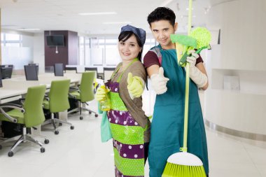 Temizleme Servisi Toplantı odanı temizlemen için hazır dostu şirket ofisi