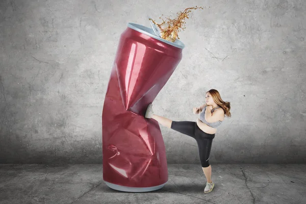 Picture Fat Woman Wearing Sportswear While Kicking Can Refusing Soft — Stock Photo, Image